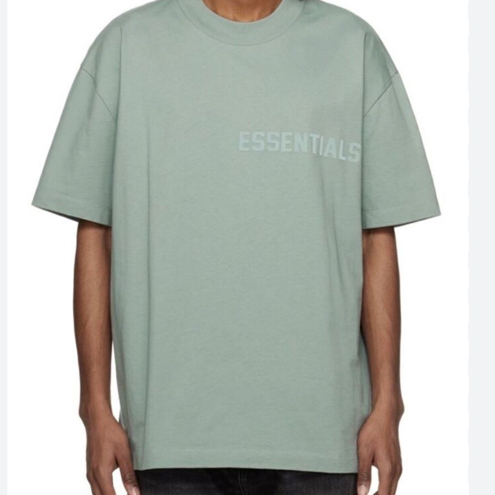 Fear of God ESSENTIALS Sycamore T-Shirt – Men’s Oversized Fit Small